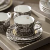 Čajni set „Olympia“ izrađen je od visokokvalitetnog porcelana blistavo bele boje. Ovaj porcelan je izuzetno čvrst i termootporan, proizveden od ekološki čistih sirovina, što je posebno važno za posuđe.