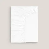 Jednobojni set posteljine „Royal“ u bogatoj vinskoj nijansi izrađen je od veličanstvenog Royal satena – mekane, nežne tkanine sa baršunastom površinom.